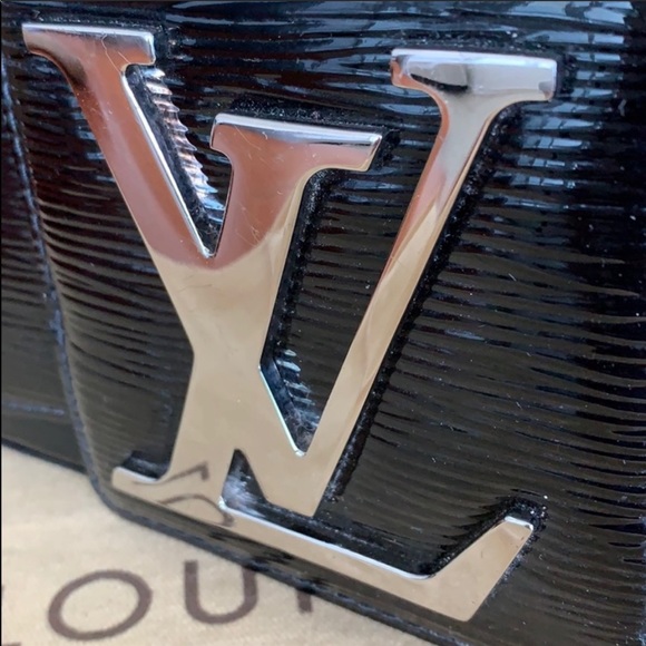 Louis Vuitton - Picture 7 of 8